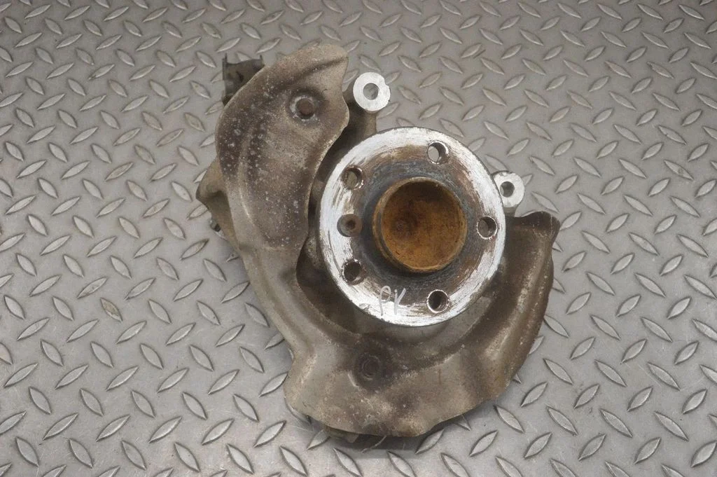 Front wheel hub 6852159