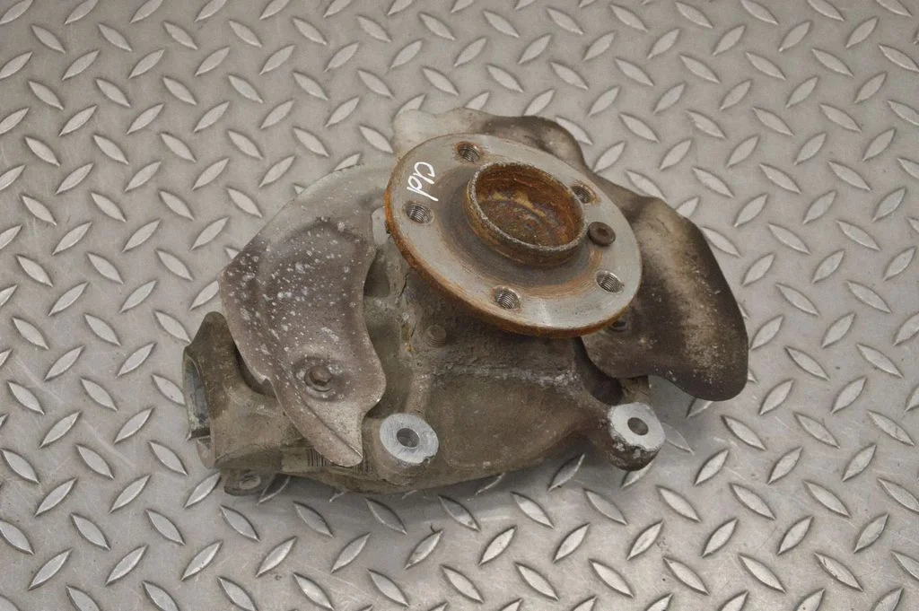 Front wheel hub 6852160