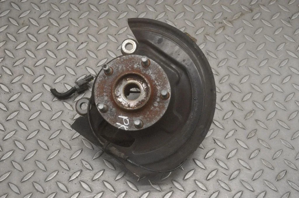 Front wheel hub – left
