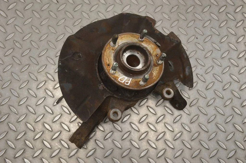 Front wheel hub – right