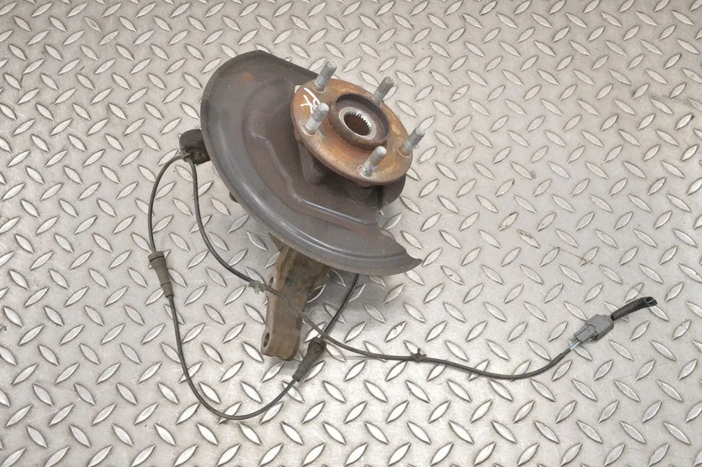 Front wheel hub – left