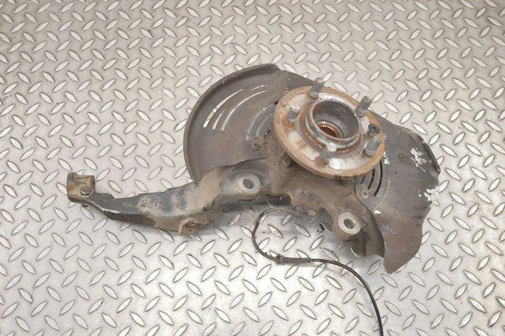 Front wheel hub – right