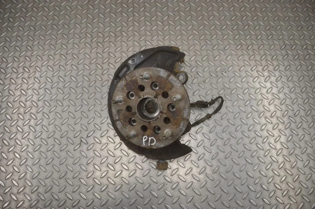 Front wheel hub – right