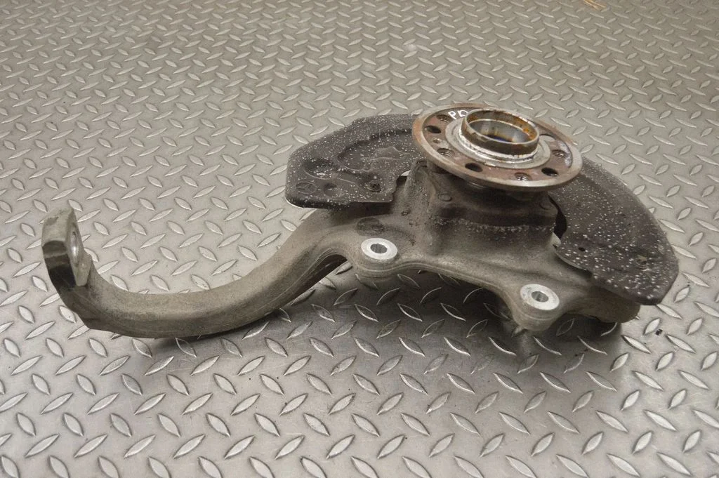 Front wheel hub – right