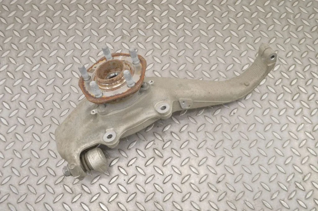 Front wheel hub – Tesla Model S (2012-)
