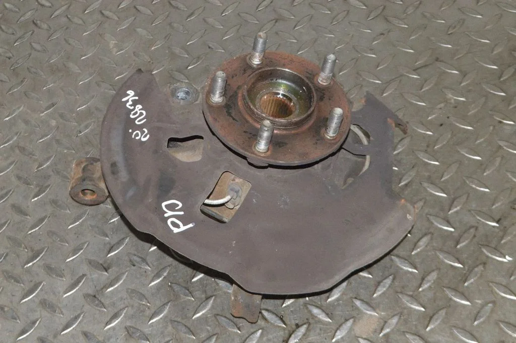 Front wheel hub – right