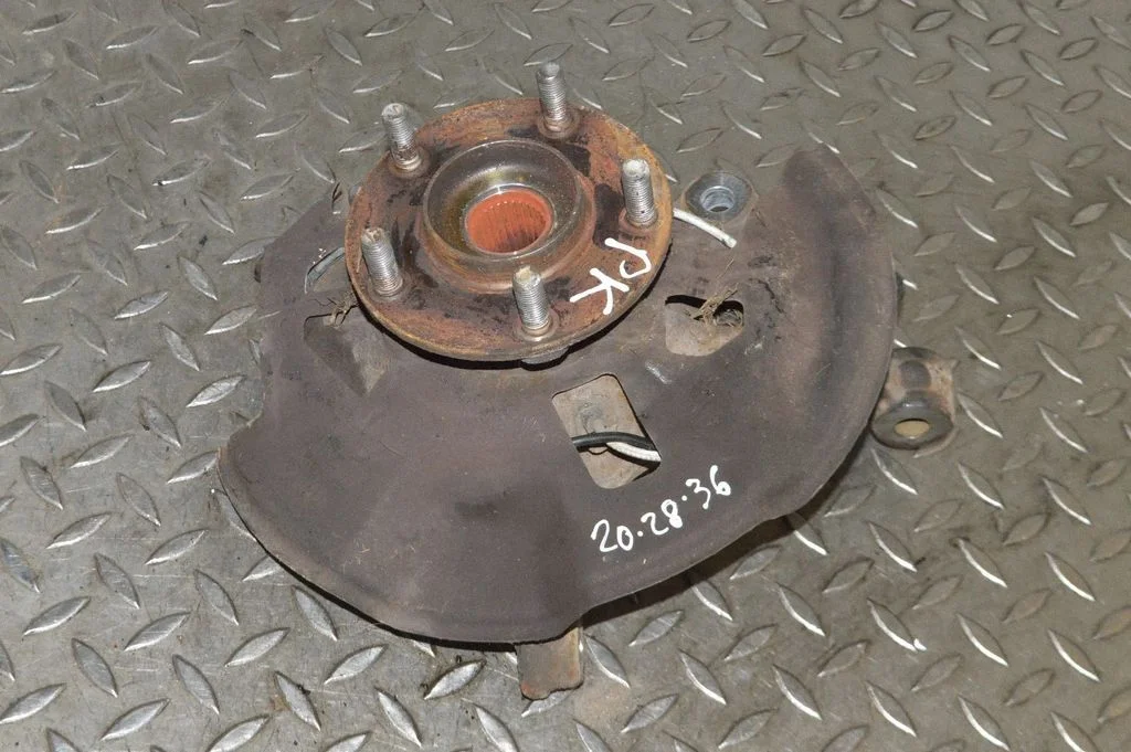 Front wheel hub – left