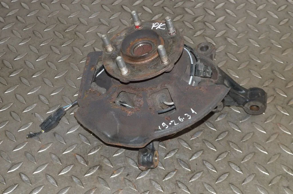 Front wheel hub – left