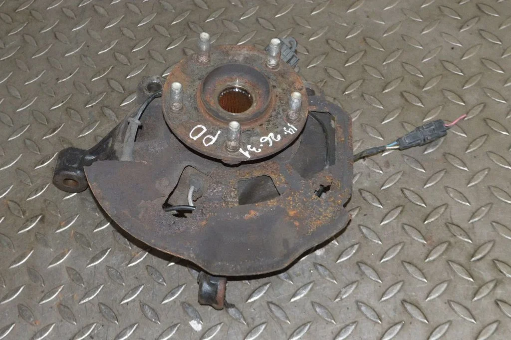 Front wheel hub – right