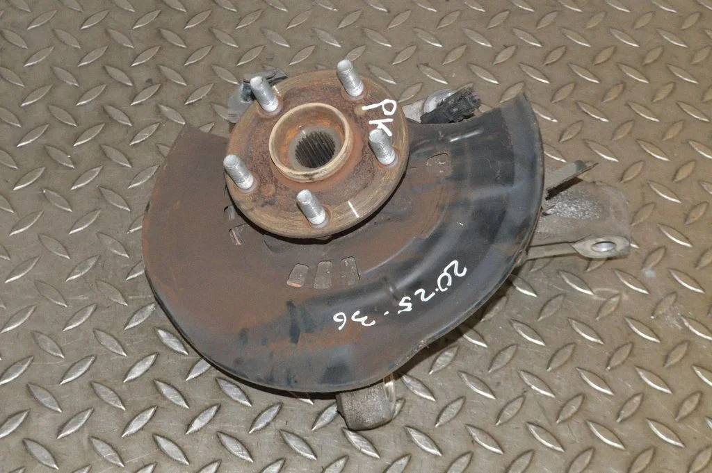 Front wheel hub – left