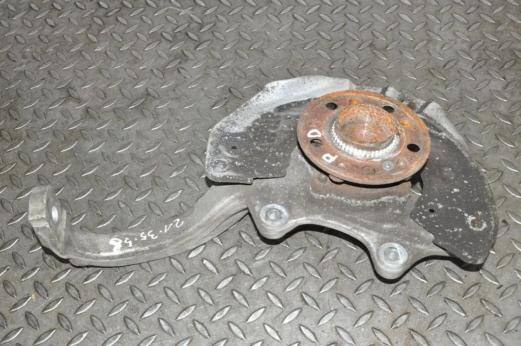 Front wheel hub – right