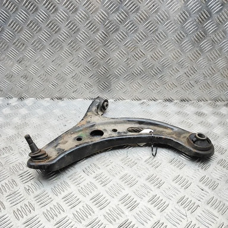 Priekšējā apakšējā svira/svārsts SU00300355