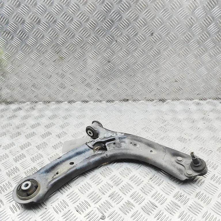 Priekšējā apakšējā svira/svārsts 3Q0407152AA