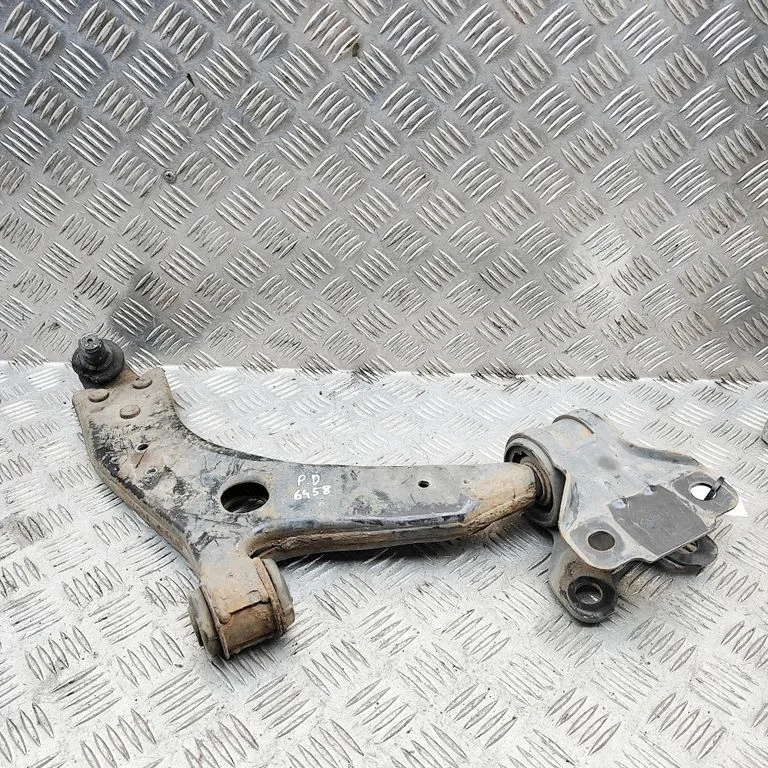 Priekšējā apakšējā svira/svārsts 31340231