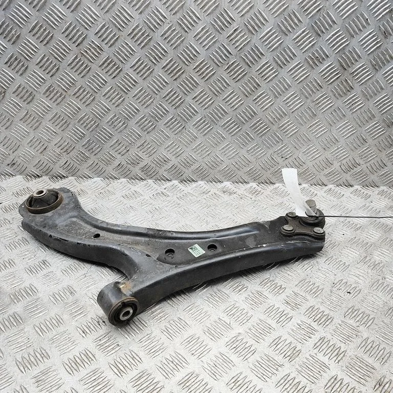 Front lower control arm/wishbone 54500CV000