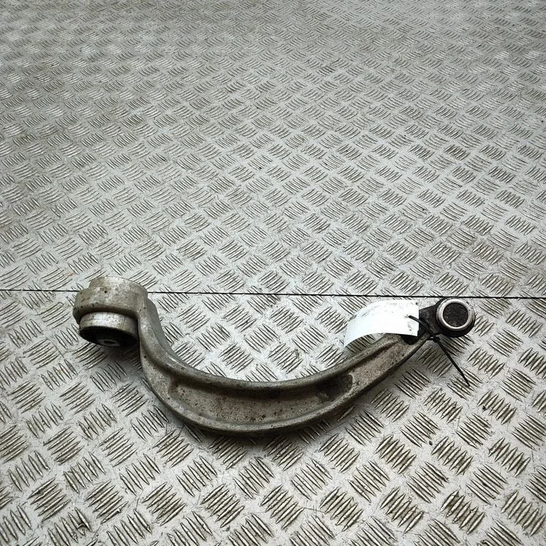 Priekšējā apakšējā svira/svārsts 8R0407693