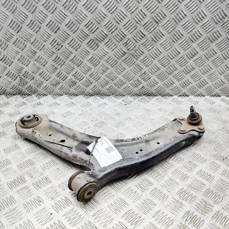 Priekšējā apakšējā svira/svārsts 3Q0407151S