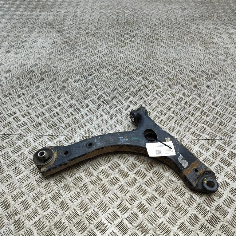 Priekšējā apakšējā svira/svārsts KK313A052AG