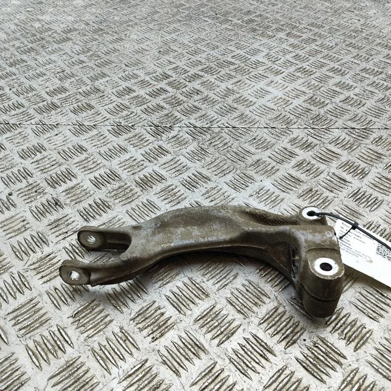 Front lower control arm/wishbone 8W0413037
