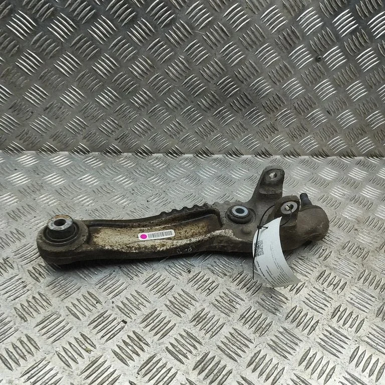 Priekšējā apakšējā svira/svārsts HK833C254AD