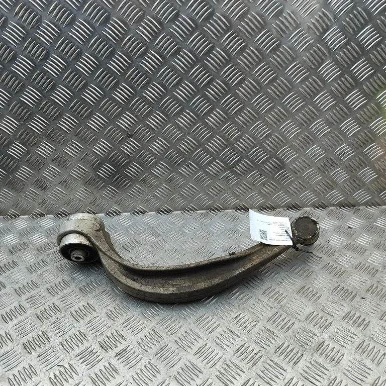 Priekšējā apakšējā svira/svārsts 4M0407695C