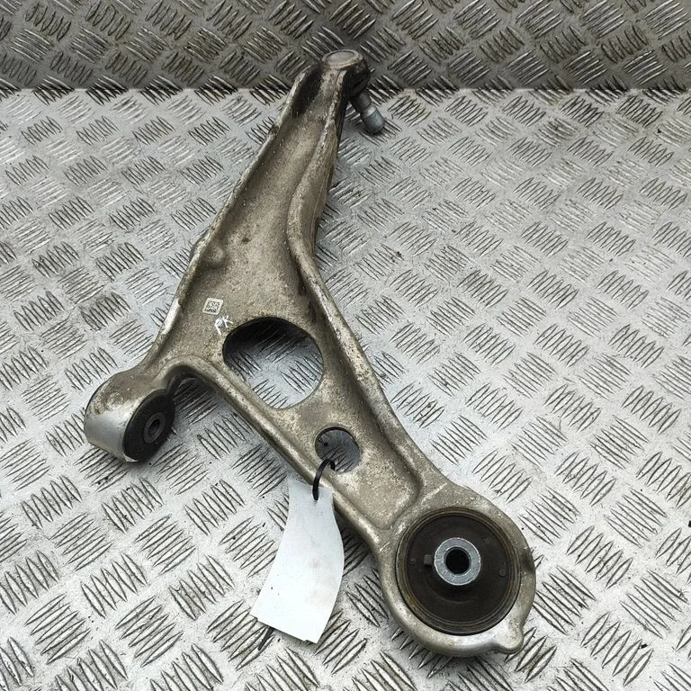 Front lower control arm/wishbone 545016UA0A