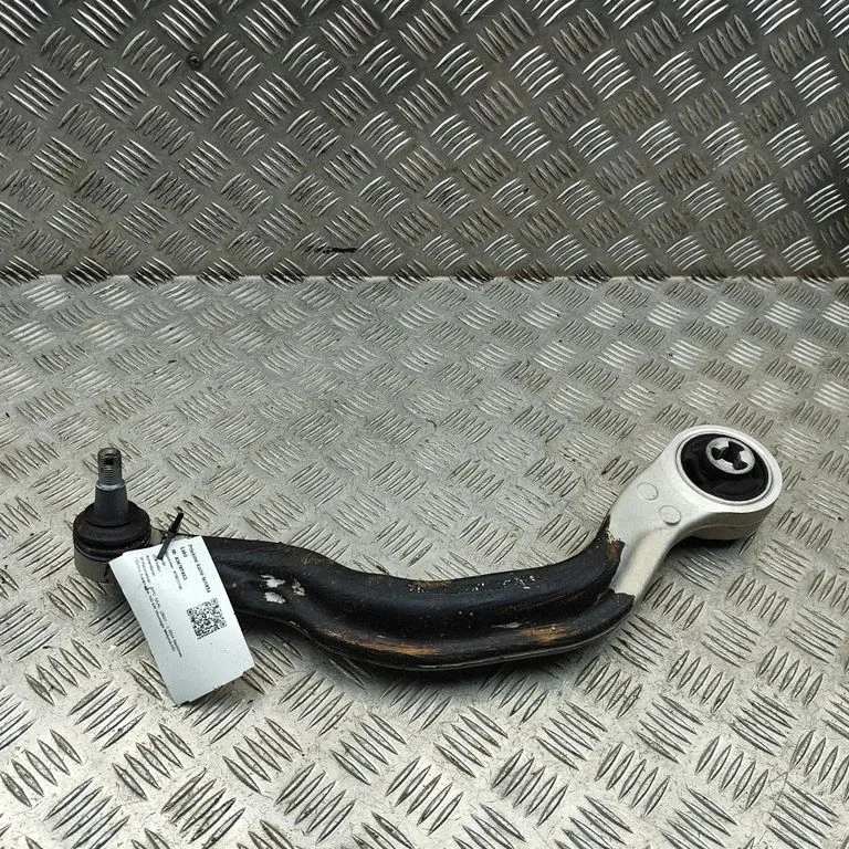 Priekšējā apakšējā svira/svārsts TA702904100AA