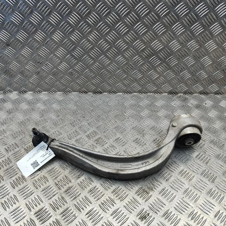 Priekšējā apakšējā svira/svārsts 4M0407693F