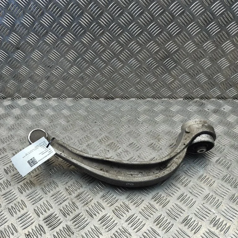 Priekšējā apakšējā svira/svārsts 4M0407696