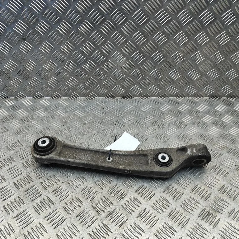 Priekšējā apakšējā svira/svārsts 4M0407155