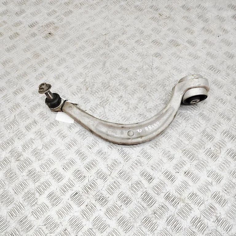 Priekšējā apakšējā svira/svārsts 8W0407693B
