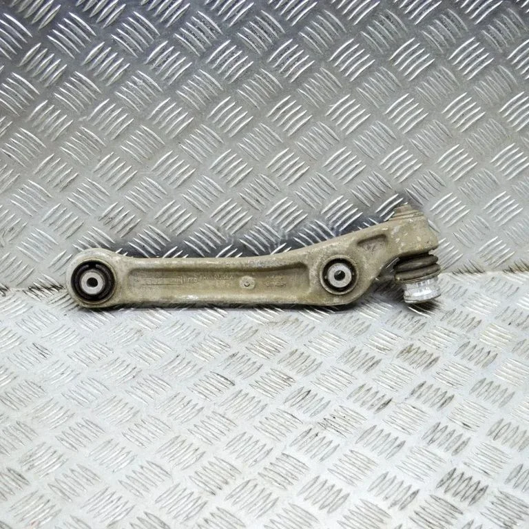 Priekšējā apakšējā svira/svārsts 8W0407156A