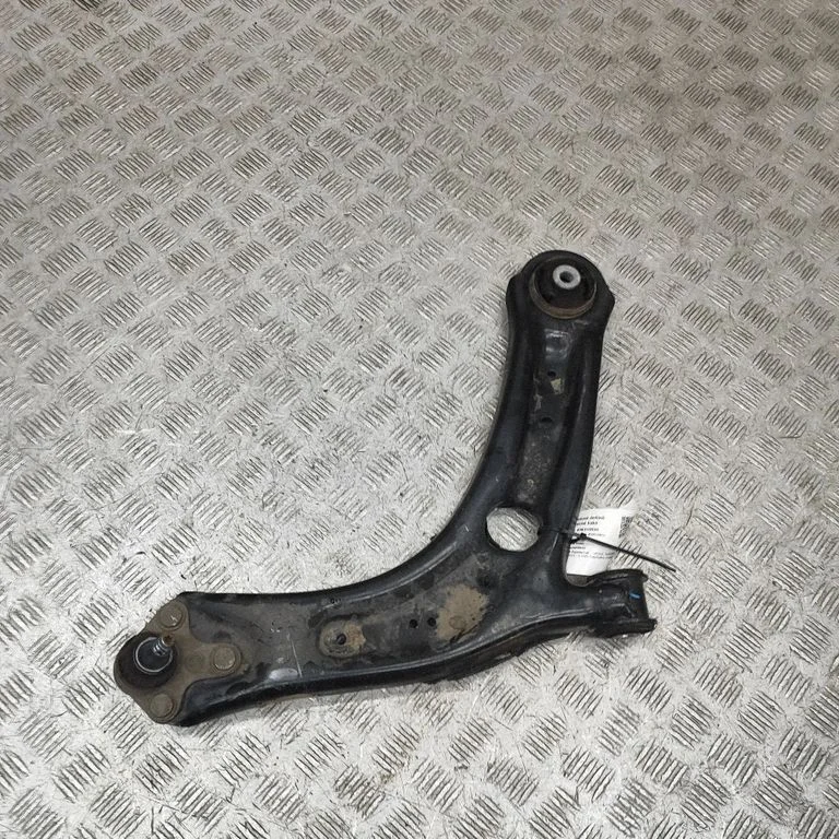 Wahacz przedni dolny 3Q0407118B
