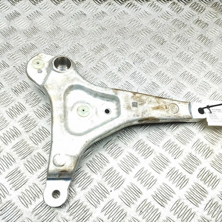Front lower control arm/wishbone 6898521