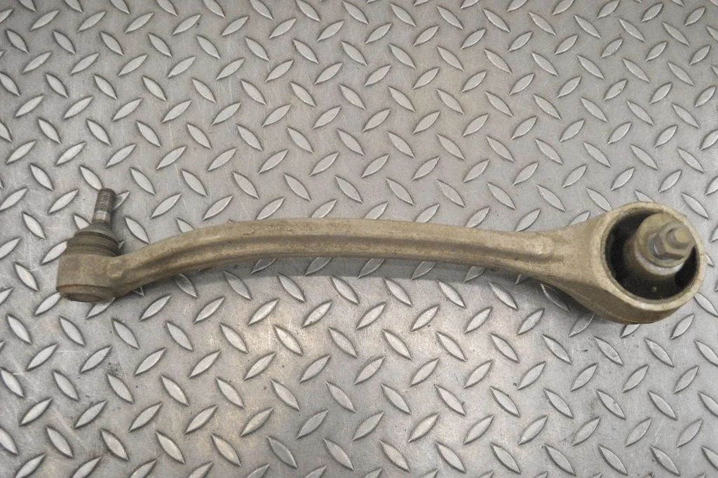 Front lower control arm/wishbone – right