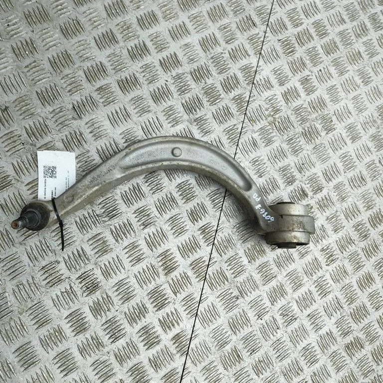 Priekšējā apakšējā svira/svārsts 8W0407696B