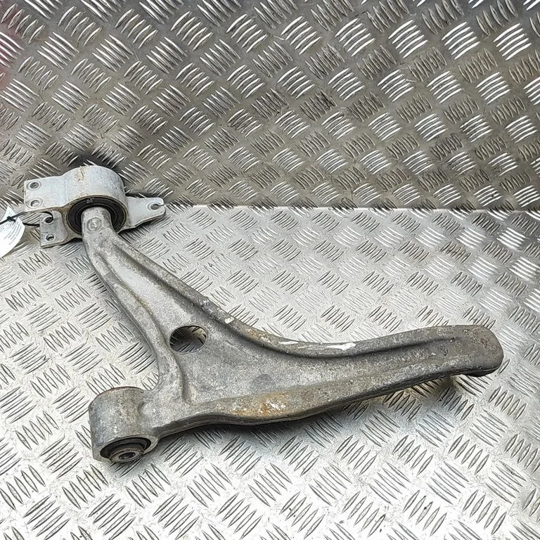 Priekšējā apakšējā svira/svārsts A2473330400