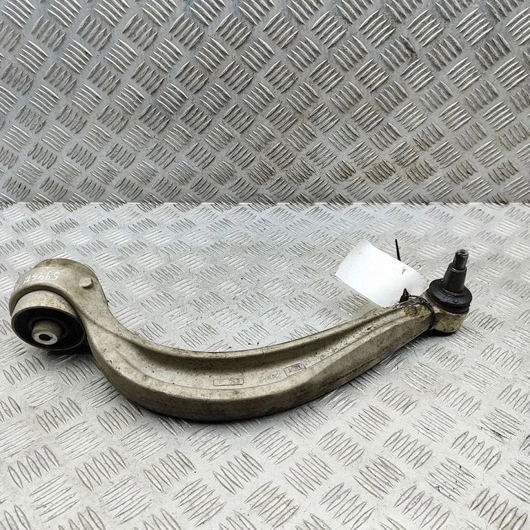 Priekšējā apakšējā svira/svārsts 4M0407696C