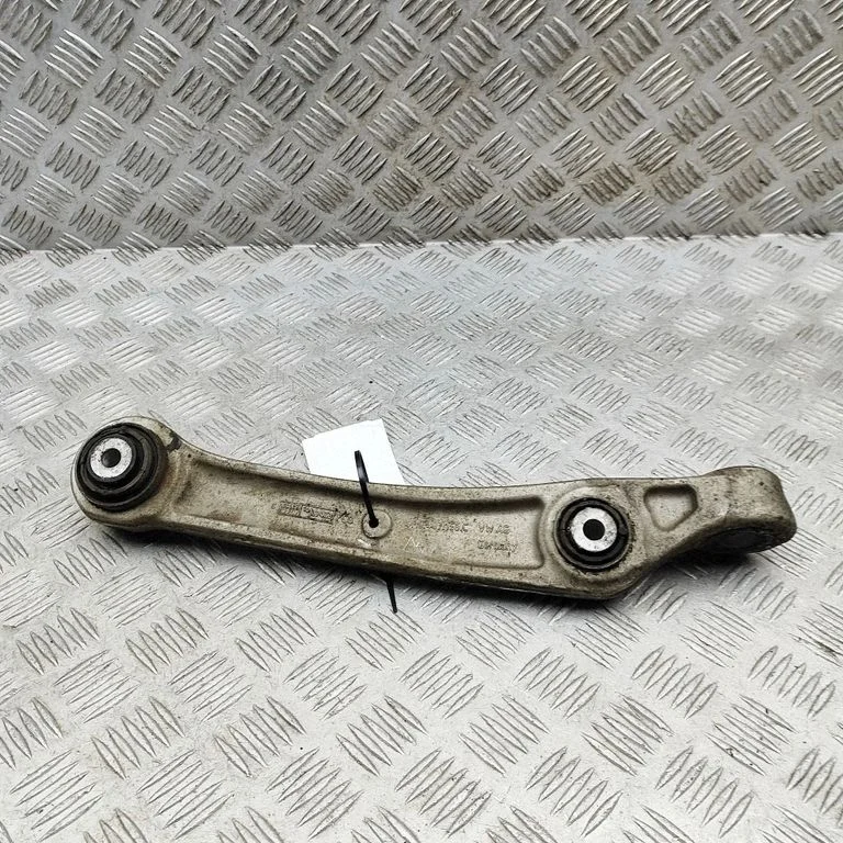 Priekšējā apakšējā svira/svārsts 4M0407156C