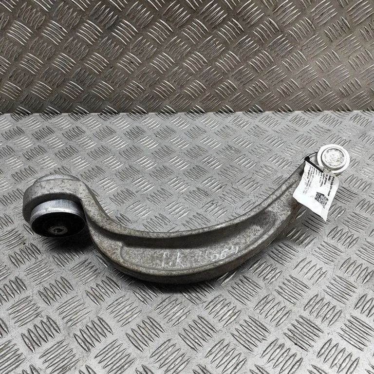Priekšējā apakšējā svira/svārsts 4G0407693J