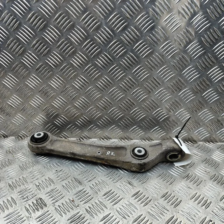 Priekšējā apakšējā svira/svārsts 8W0407155A