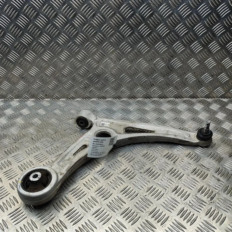 Front lower control arm/wishbone 54501AT000