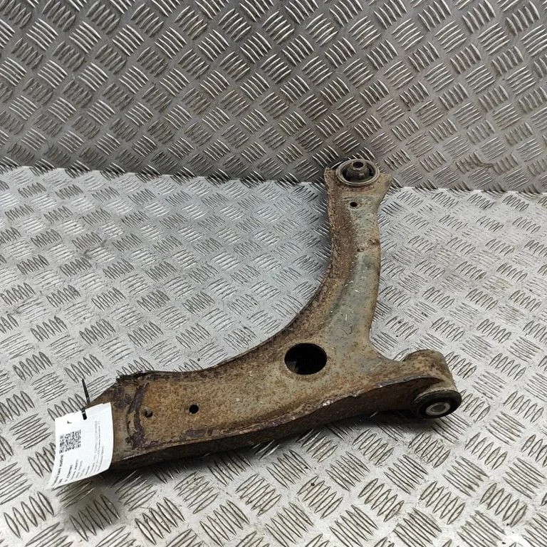 Priekšējā apakšējā svira/svārsts KK213A053AE