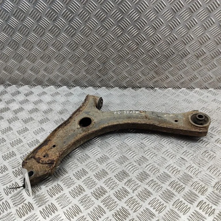 Priekšējā apakšējā svira/svārsts KK213A052AG