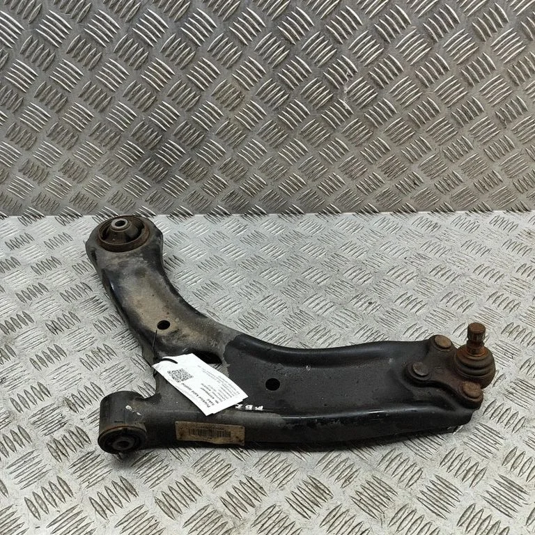 Front lower control arm/wishbone 54500F1000