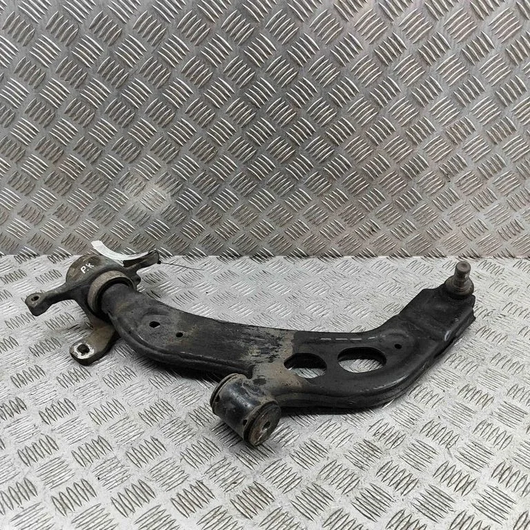 Front lower control arm/wishbone 6879843