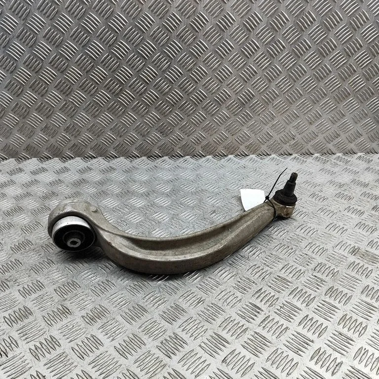Priekšējā apakšējā svira/svārsts 4M0407694E