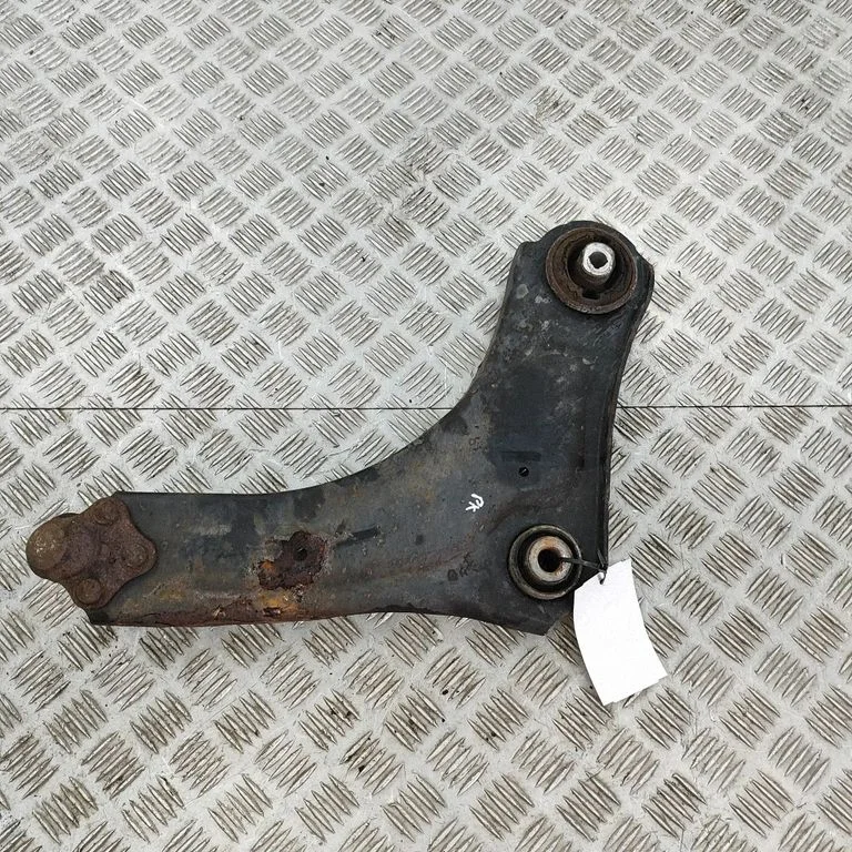 Front lower control arm/wishbone 545016101R
