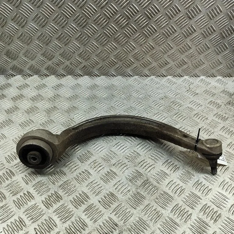 Priekšējā apakšējā svira/svārsts 8W0407696B