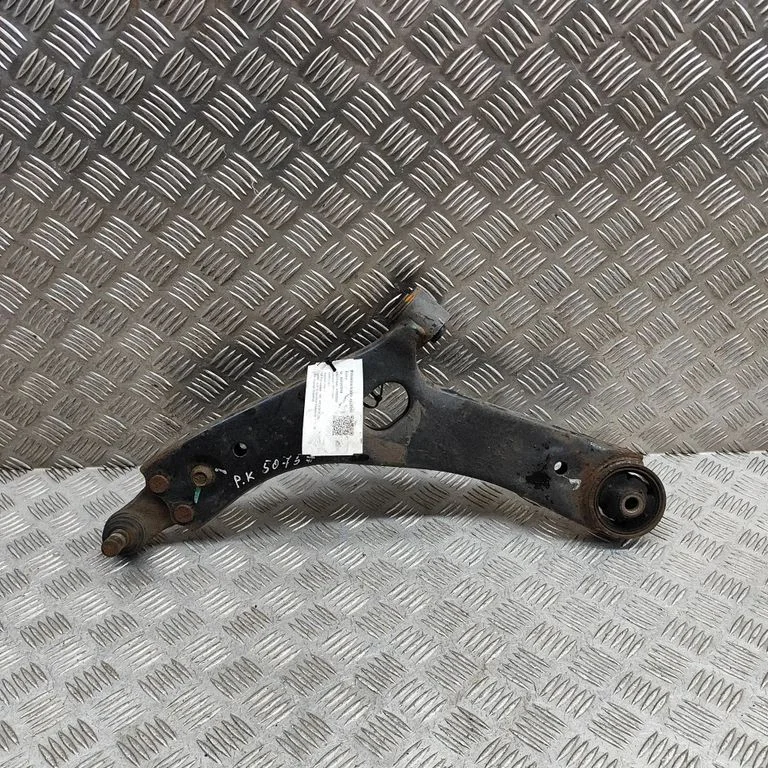 Priekšējā apakšējā svira/svārsts 545002Y500